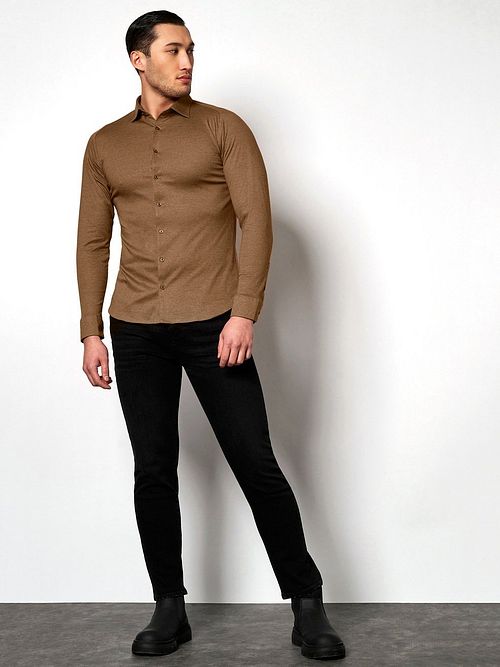 Camicia Desoto no stiro con colletto Kent marrone Model / Voorkant