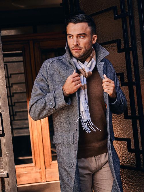 Suitable cappotto Longsaddle spigato marrone Model / Sfeerbeeld