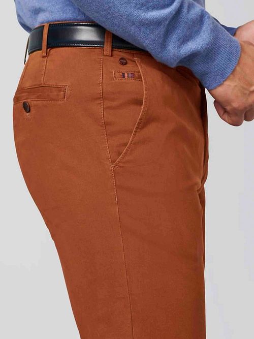 Jeans Roma Meyer color cognac Model / Zijkant