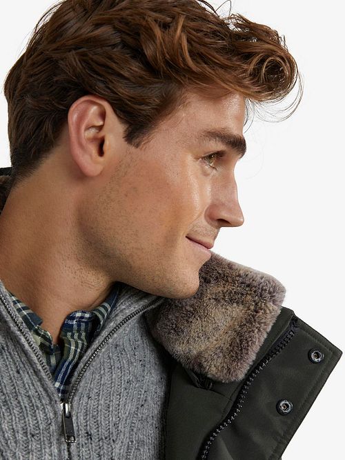 McGregor Parka Oliven Model / Detail