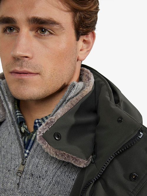 McGregor Parka Oliv Model / Detail
