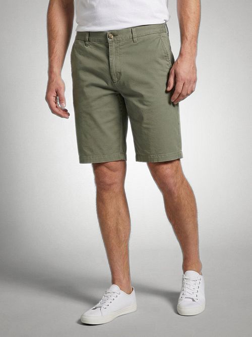 McGregor Shorts Poplin GMD Oliven Model / Voorkant