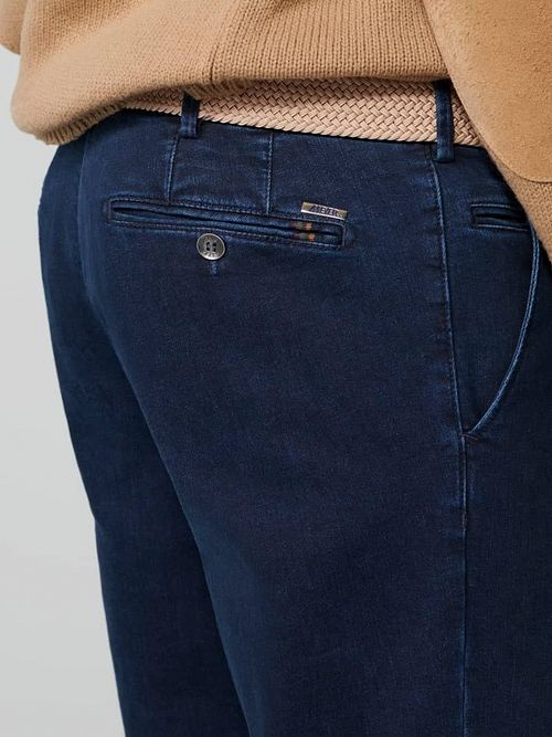 Meyer chino Bonn in denim blu scuro Model / Detail