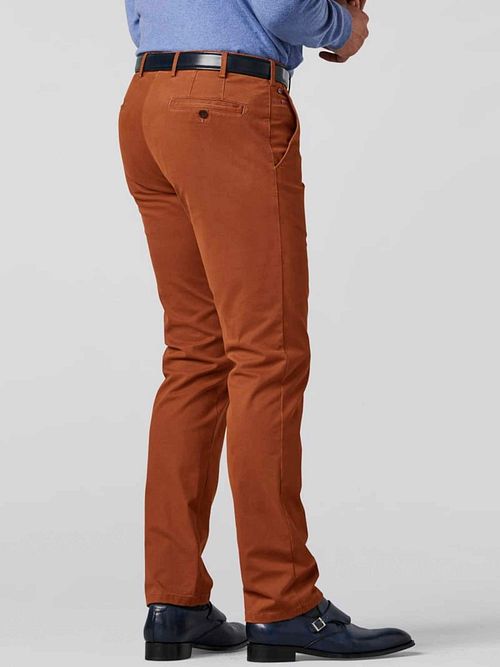 Spodnie Meyer Roma Jeans w kolorze cognac Model / Achterkant
