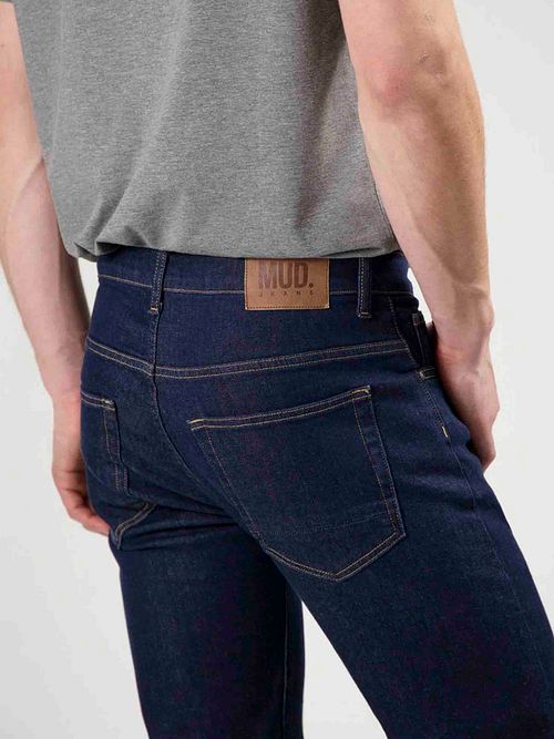 MUD Jeans Dunn Dark Blauw Model / Detail