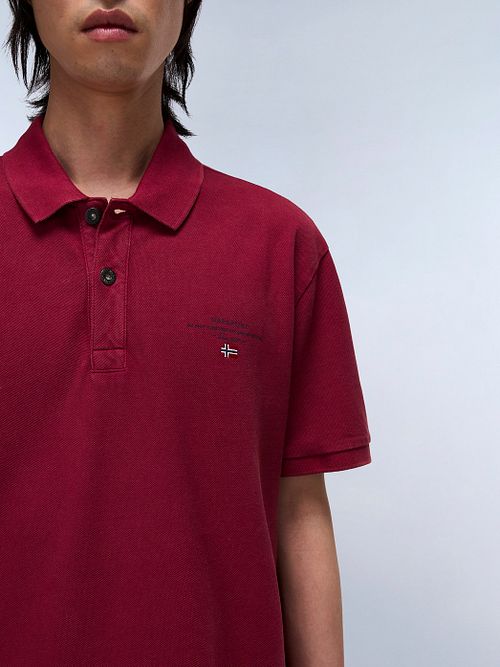 Napapijri Polo Elbas Röd Model / Detail