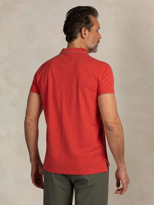 NZA Henley Piké Polo Röd Model / Achterkant