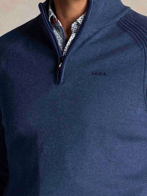 NZA Half Zip Pullover Clive Blau Model / Detail