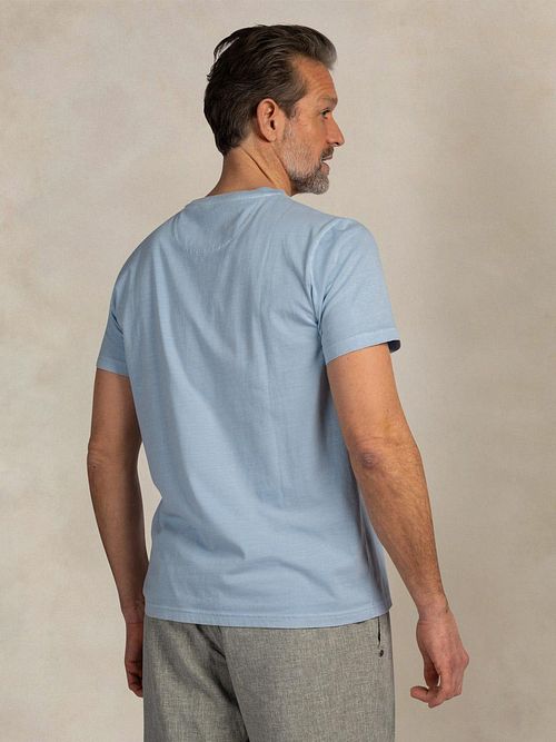 NZA T-shirt Faded Logo Himmelblå Model / Achterkant