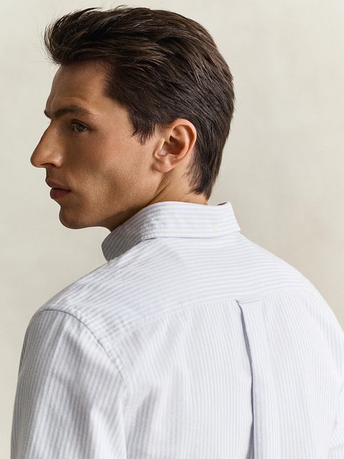 Koszula GANT Oxford w paski w kolorze jasnoniebieskim Model / Voorkant