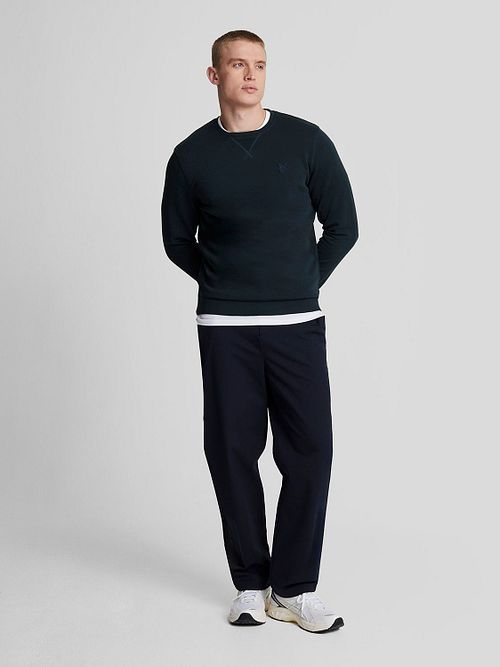 Sweter Lyle & Scott granatowy Model / Voorkant
