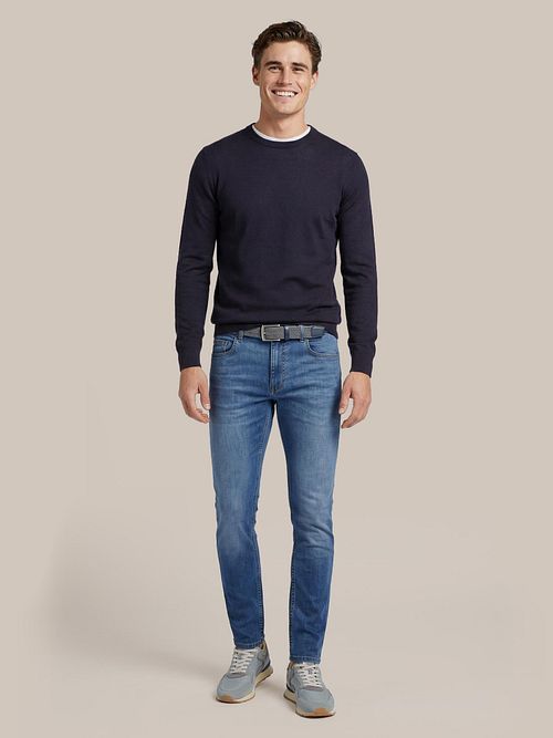 Suitable sweter z wełny merino w kolorze granatowym Model / Voorkant