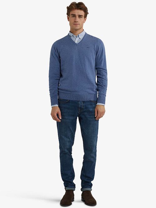 Sweter McGregor z wełną merynosów, z dekoltem w serek, w kolorze niebieskim Model / Voorkant