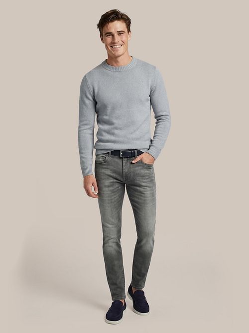 Sweter Suitable w splocie bouclé w kolorze niebieskim Model / Voorkant