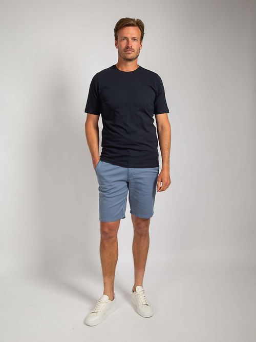 Suitable Respect T-Shirt Jim granatowy Model / Voorkant