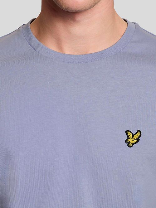 T-shirt Lyle and Scott Bubble w kolorze niebieskim Model / Detail