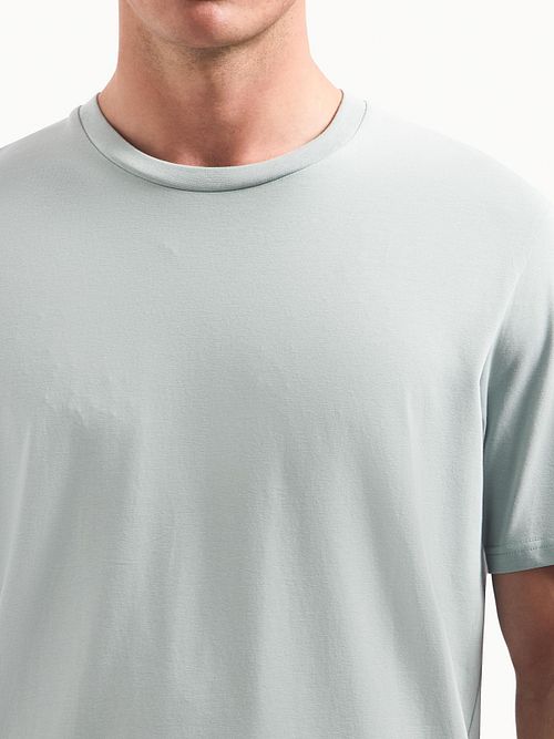 T-shirt No Excess Basic w jednolitym niebieskim kolorze Model / Detail