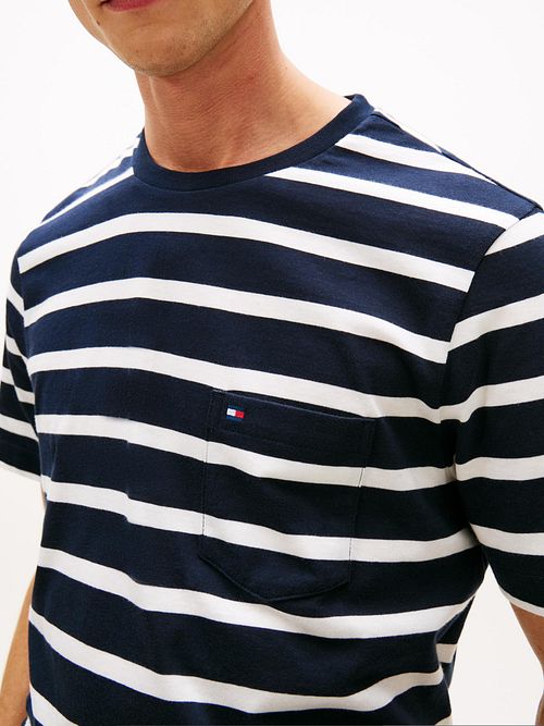 T-shirt Tommy Hilfiger w paski w kolorze granatowym Model / Detail