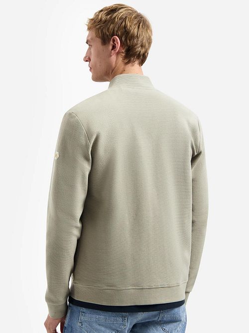 No Excess Cardigan Texture Taupe Model / Achterkant