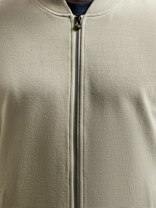 No Excess Cardigan Texture Taupe Model / Detail
