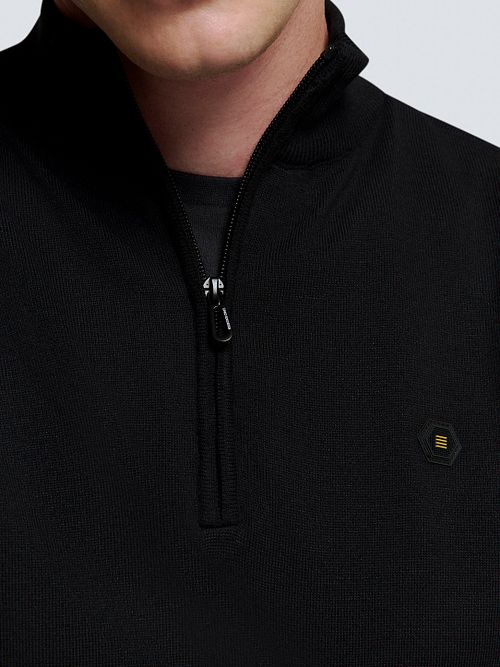No Excess Pull Demi-Zip Noir Model / Detail