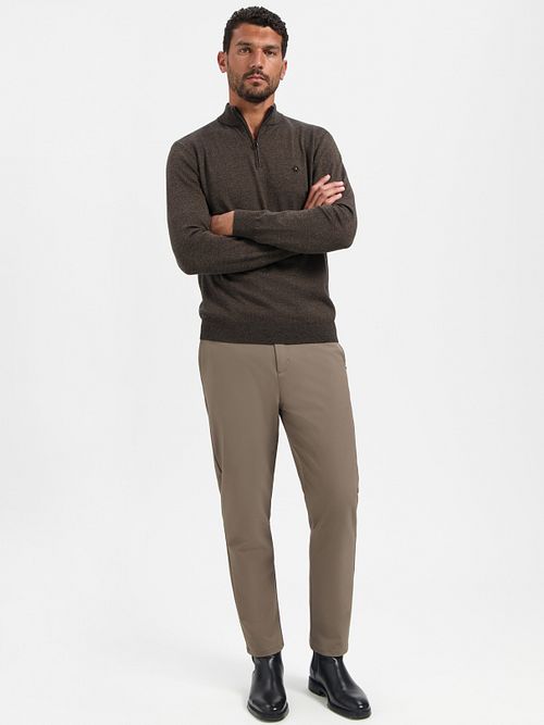 No Excess Pull Demi-Zip Taupe Mélanger Model / Voorkant