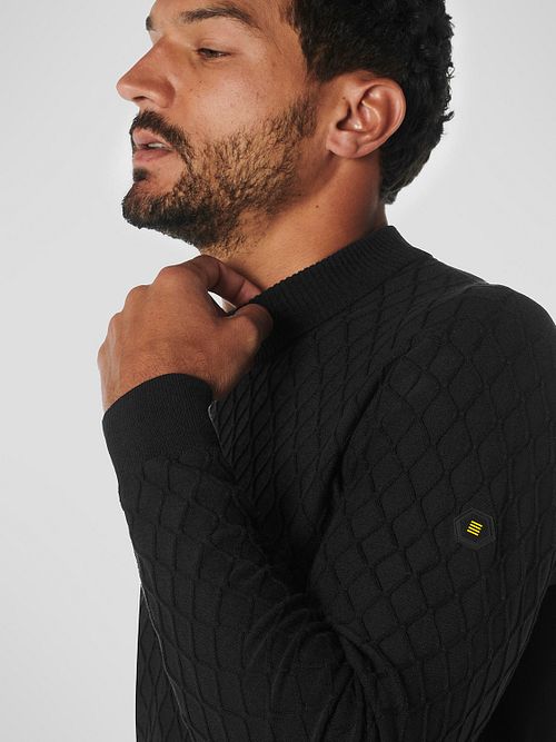No Excess Pull Jacquard Knitted Noir Model / Detail