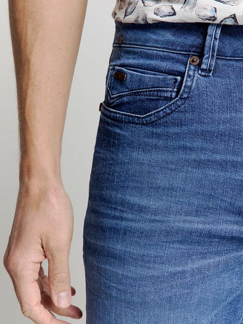 No Excess Shorts Denim Stretch Stone Model / Detail