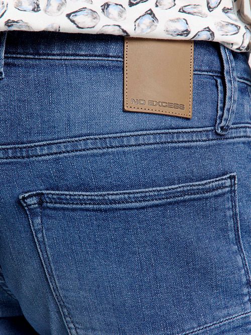 No Excess Shorts Denim Stretch Stone Model / Detail