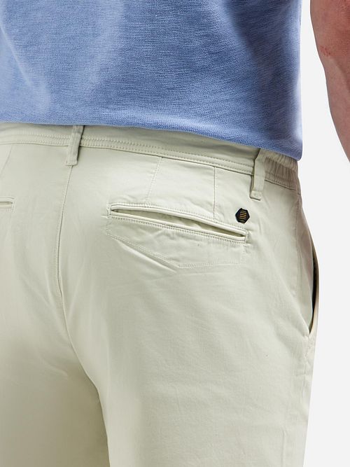 Szorty chino No Excess w kolorze ecru Model / Detail