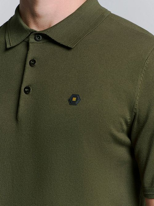 No Excess Strikket Poloshirt i Olivengrøn Model / Detail