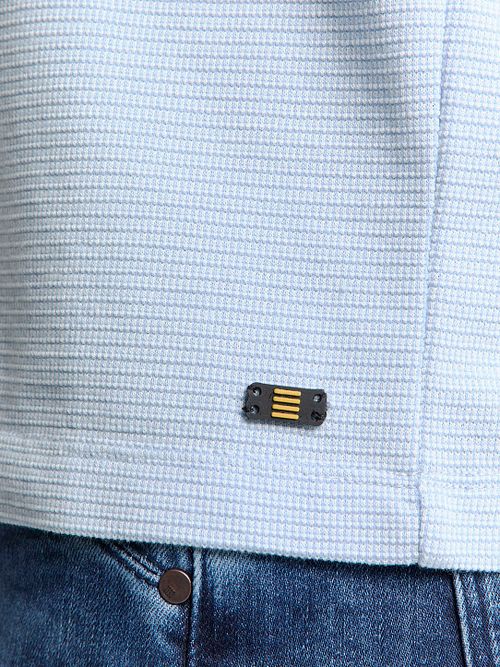 No Excess Structure T-Shirt Lichtblauw Model / Detail