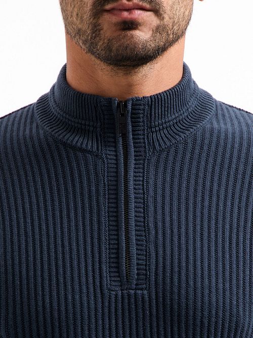 Sweter No Excess Half Zip Rib w kolorze granatowym Model / Detail
