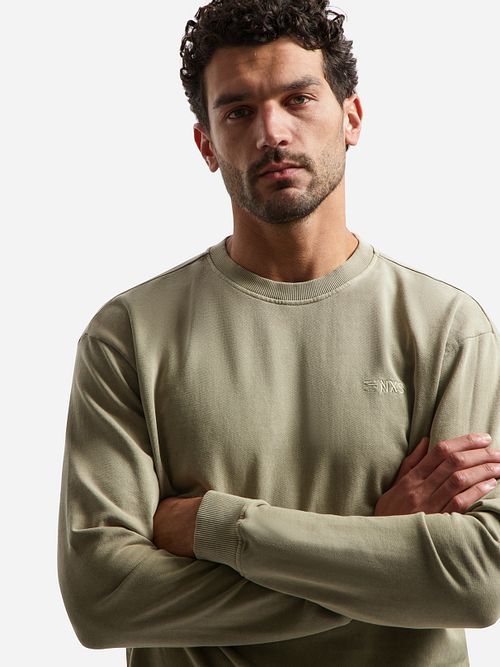 Sweter No Excess w kolorze taupe Model / Detail