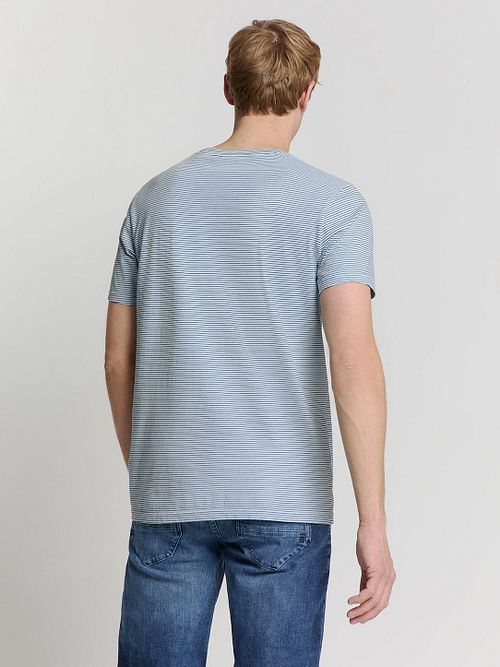 No Excess T-Shirt a righe azzurro chiaro Model / Achterkant