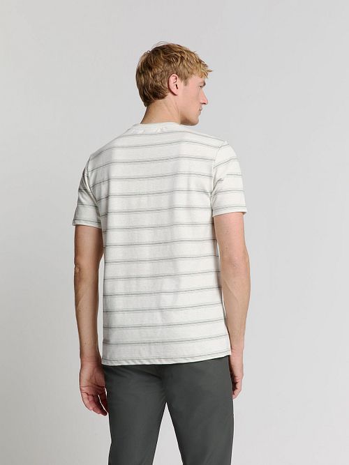 No-Excess T-Shirt z okrągłym dekoltem, żakardowe paski, ecru Model / Achterkant