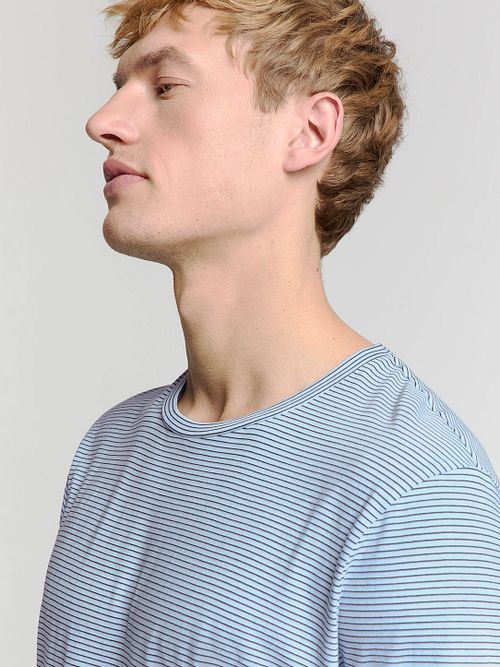 No Excess Randig T-Shirt Ljusblå Model / Zijkant