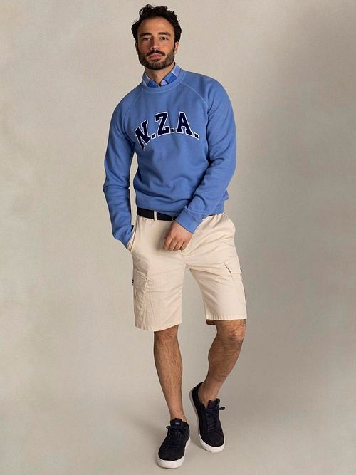 NZA Sweater French Rib Logo Blå Model / Voorkant