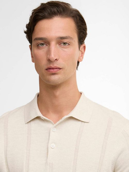Barbour Wellburn Stickad Polotröja Ecru Model / Voorkant