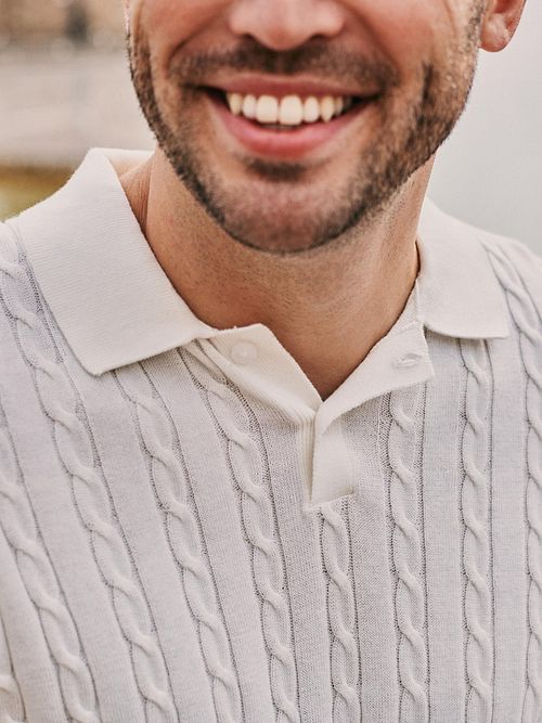 Suitable Respekt Polo Knit Cable Ecru Model / Sfeerbeeld