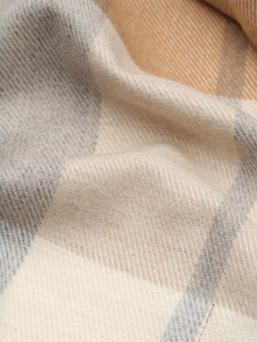 Suitable Scarf Softfeel Checks Beige Product / Detail