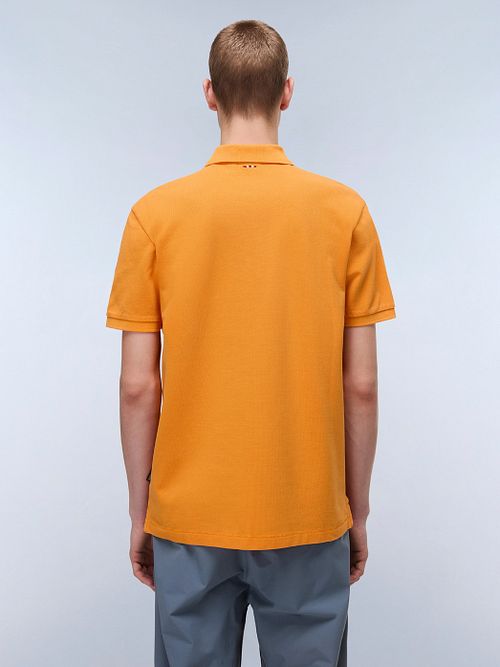 Napapijri Polo Elbas Oranje Model / Achterkant