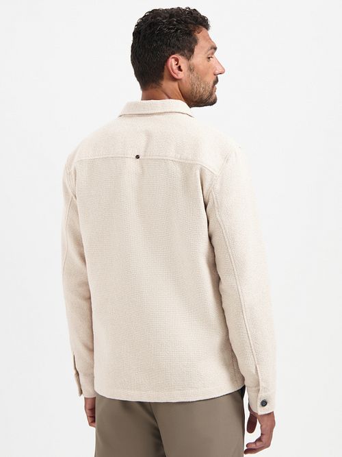 Overshirt No Excess bouclé w kolorze ecru Model / Achterkant