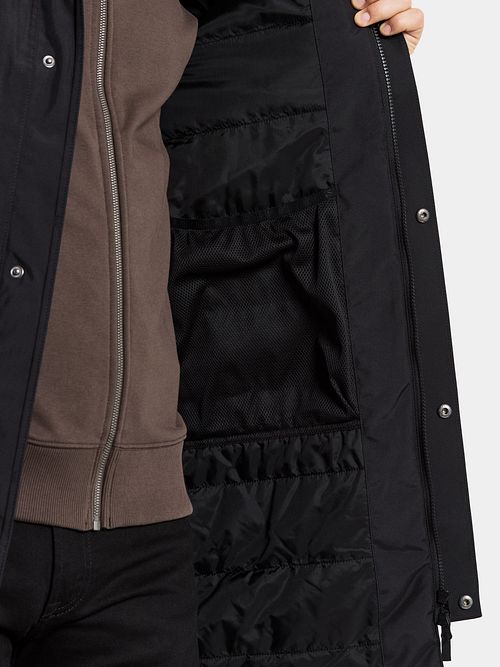 Parka Didriksons Kenny w kolorze czarnym Model / Detail