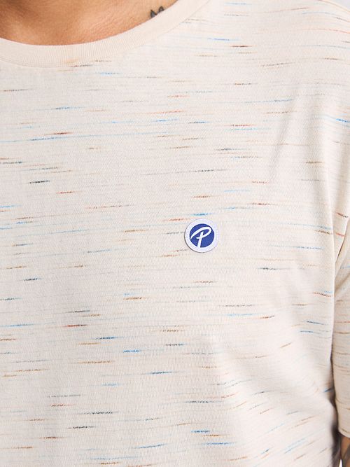 Camiseta Petrol Sandstone Melange Ecru Model / Detail