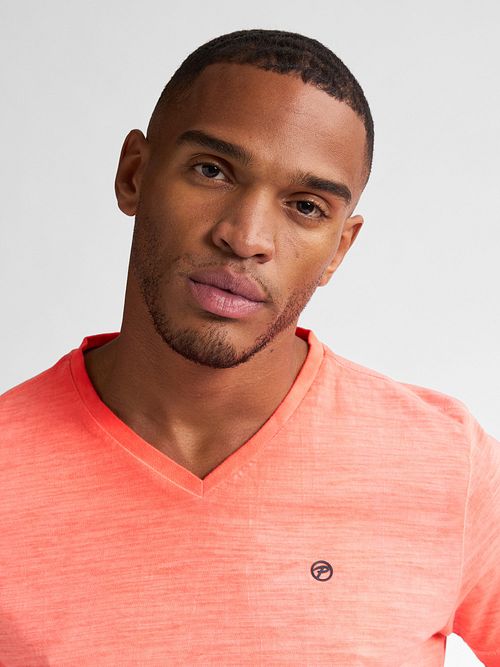 Petrol T-shirt Stingray Bright Coral Model / Detail