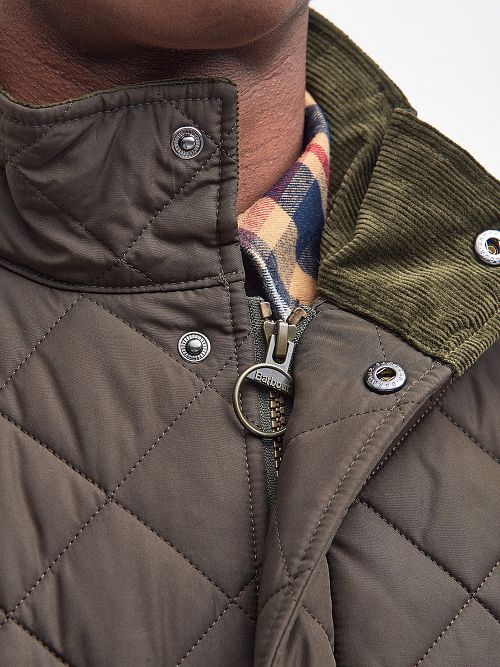 Pikowana kurtka Barbour Chelsea oliwkowa Model / Detail