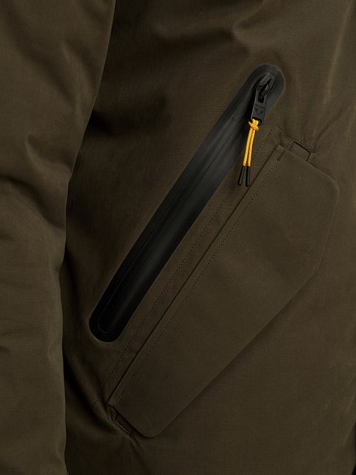 PME Legend Hydropacker Parka Olive Green Model / Detail