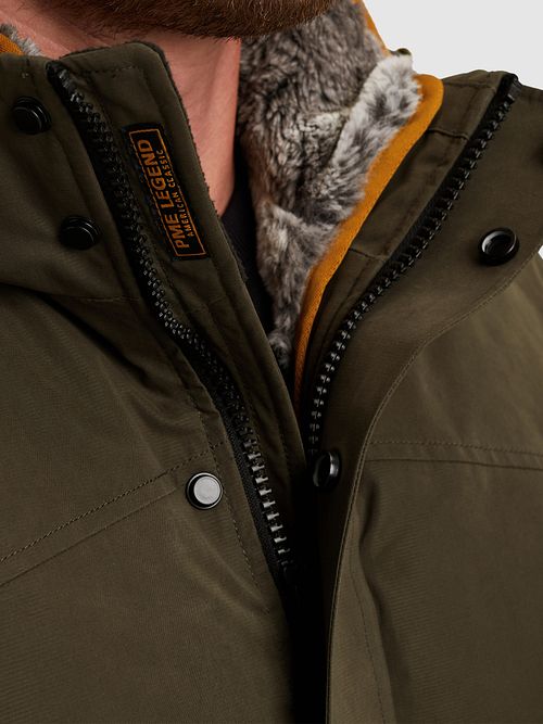 PME Legend Hydropacker Parka Olivgrön Model / Detail