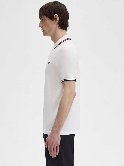 Polo Fred Perry M3600 w kolorze off white T60 Model / Zijkant